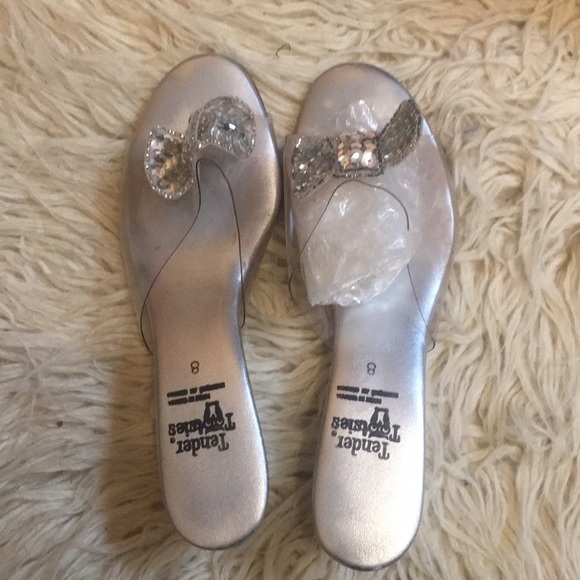 Vintage silver slides with sequin bow on the front. Size 8 - Picture 2 of 5